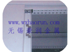 双开门锁杆固定件安装示意图